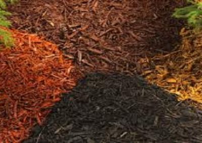 Natural coloured organic mulch for gardens